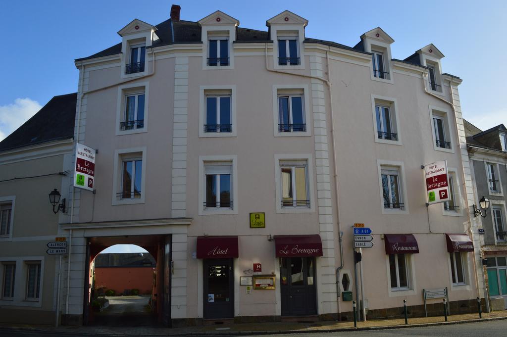 Hotel Logis Le Bretagne Sillé-le-Guillaume Exterior foto